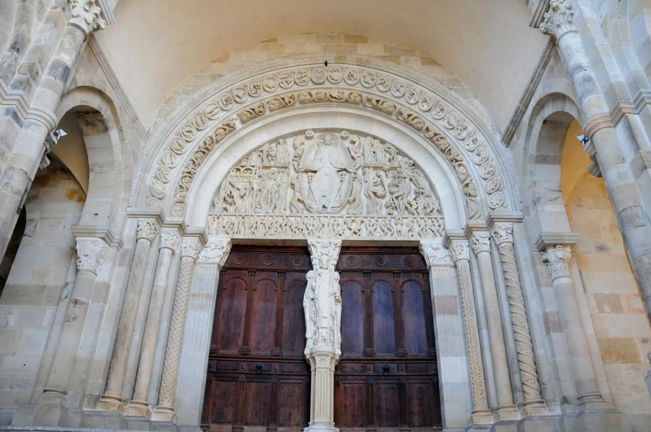 TYMPAN DE LA CATHEDRALE D'AUTUN